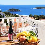 Stella Maris - Penthouse, Hvar アパート