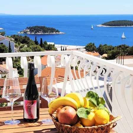 Stella Maris - Penthouse, Hvar Daire