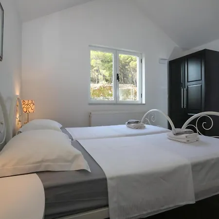 Stella Maris Penthouse Hvar - Panoramic Sea View & Parking هفار