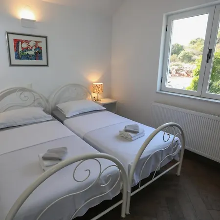 Stella Maris Penthouse Hvar - Panoramic Sea View & Parking شقة